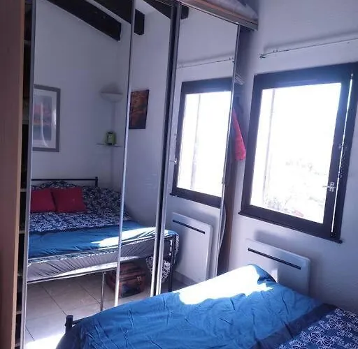 Apartment 100 Metres Avec Parking Prive