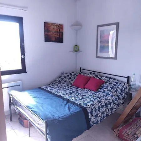 Apartment 100 Metres Avec Parking Prive *